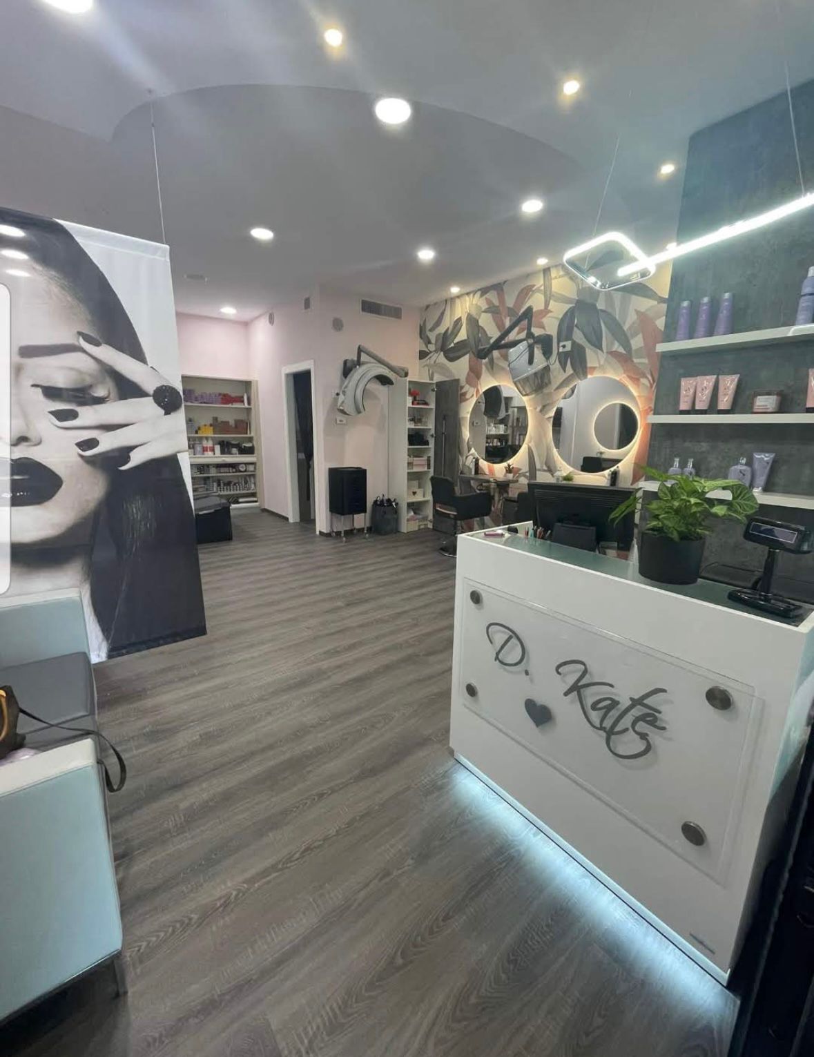 Vetrina prodotti professionali in salone